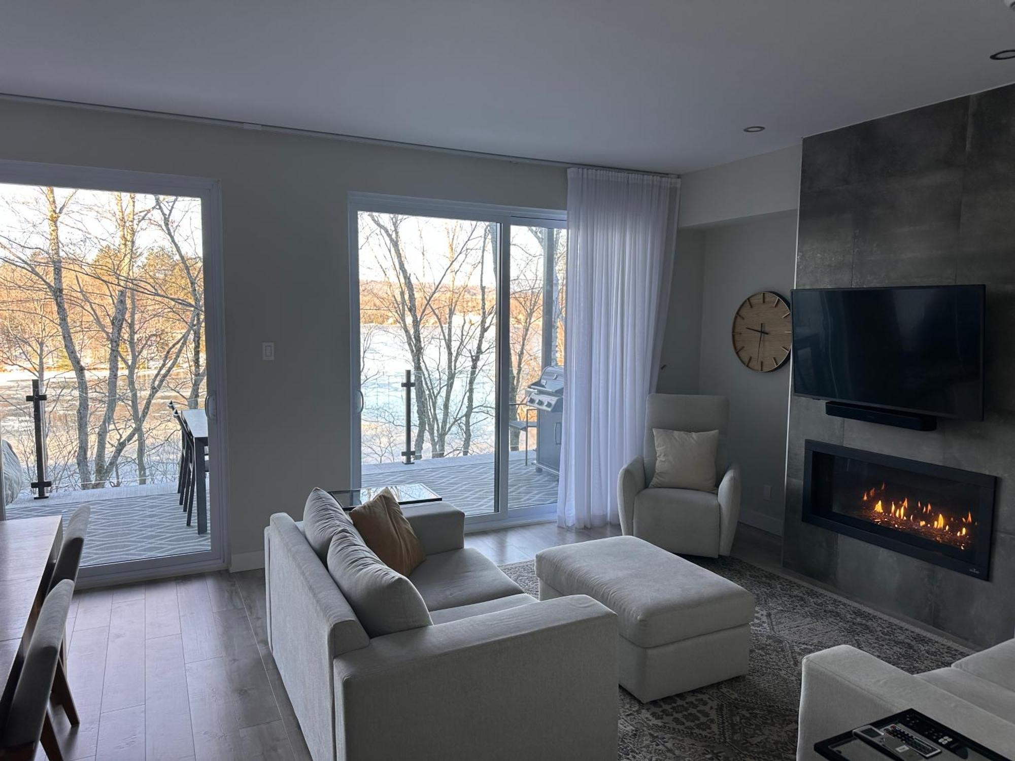 Le Riverain - Condo Neuf Au Bord De L'Eau Shawinigan Dış mekan fotoğraf
