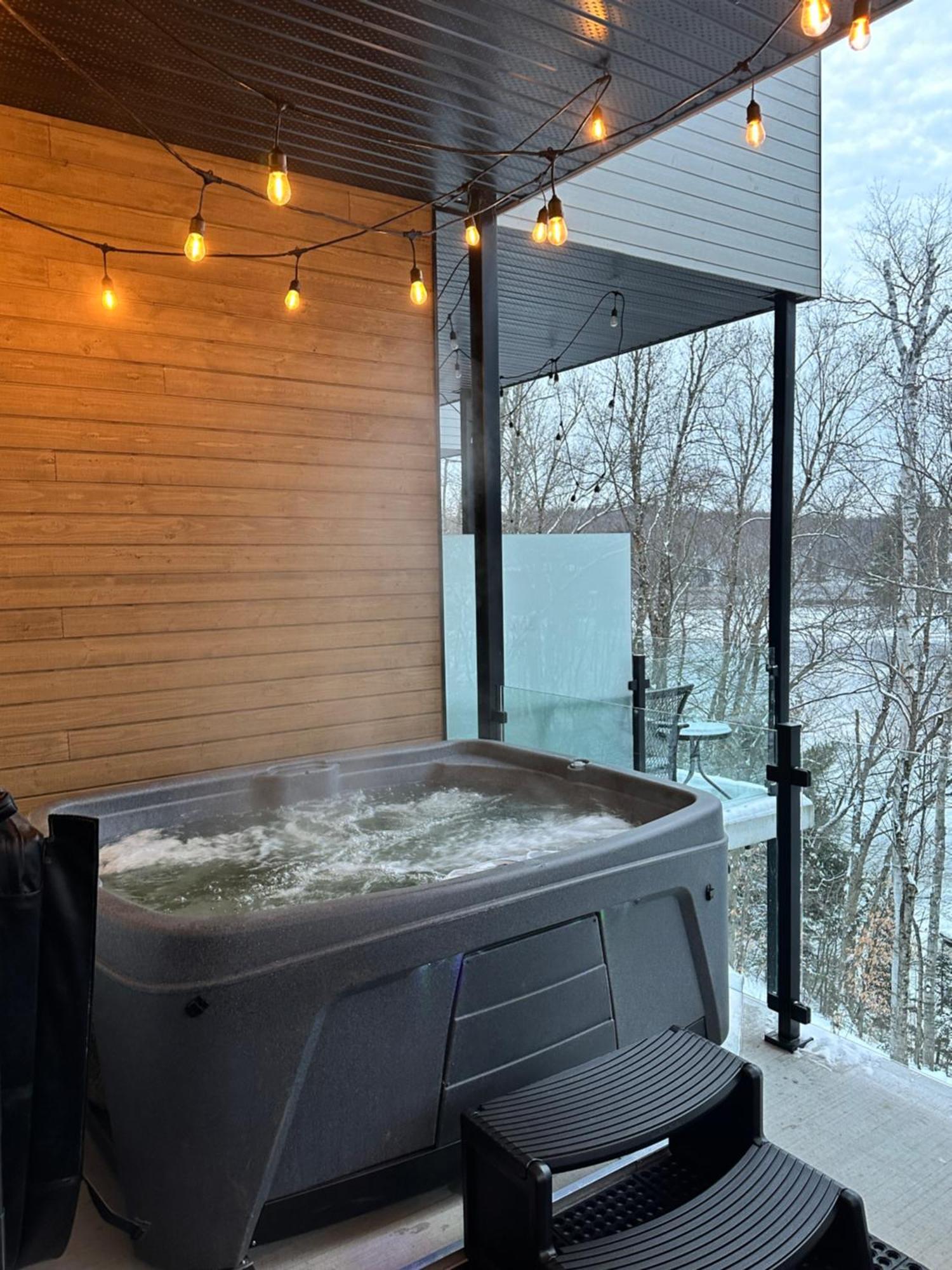 Le Riverain - Condo Neuf Au Bord De L'Eau Shawinigan Dış mekan fotoğraf